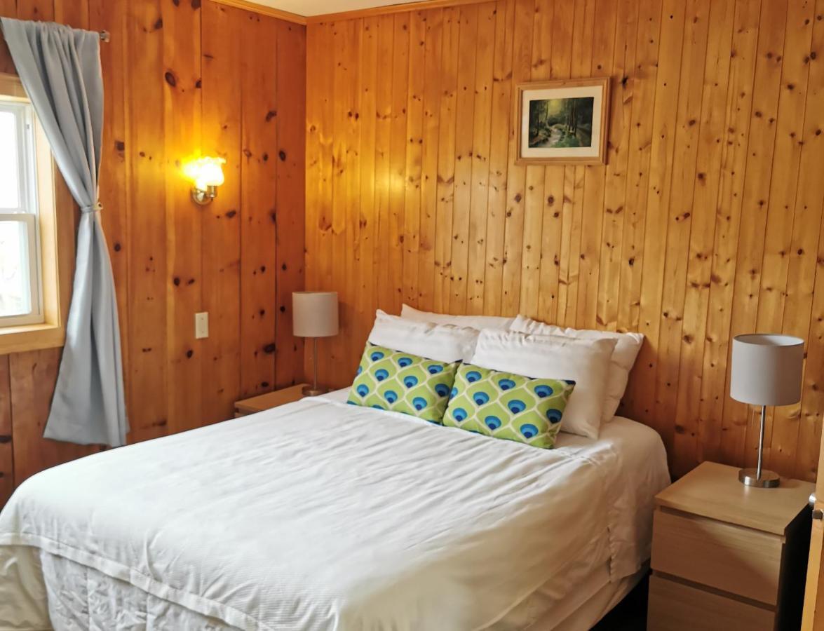 Knotty Pine Cottages, Suites & Motel Rooms Ingonish Eksteriør bilde