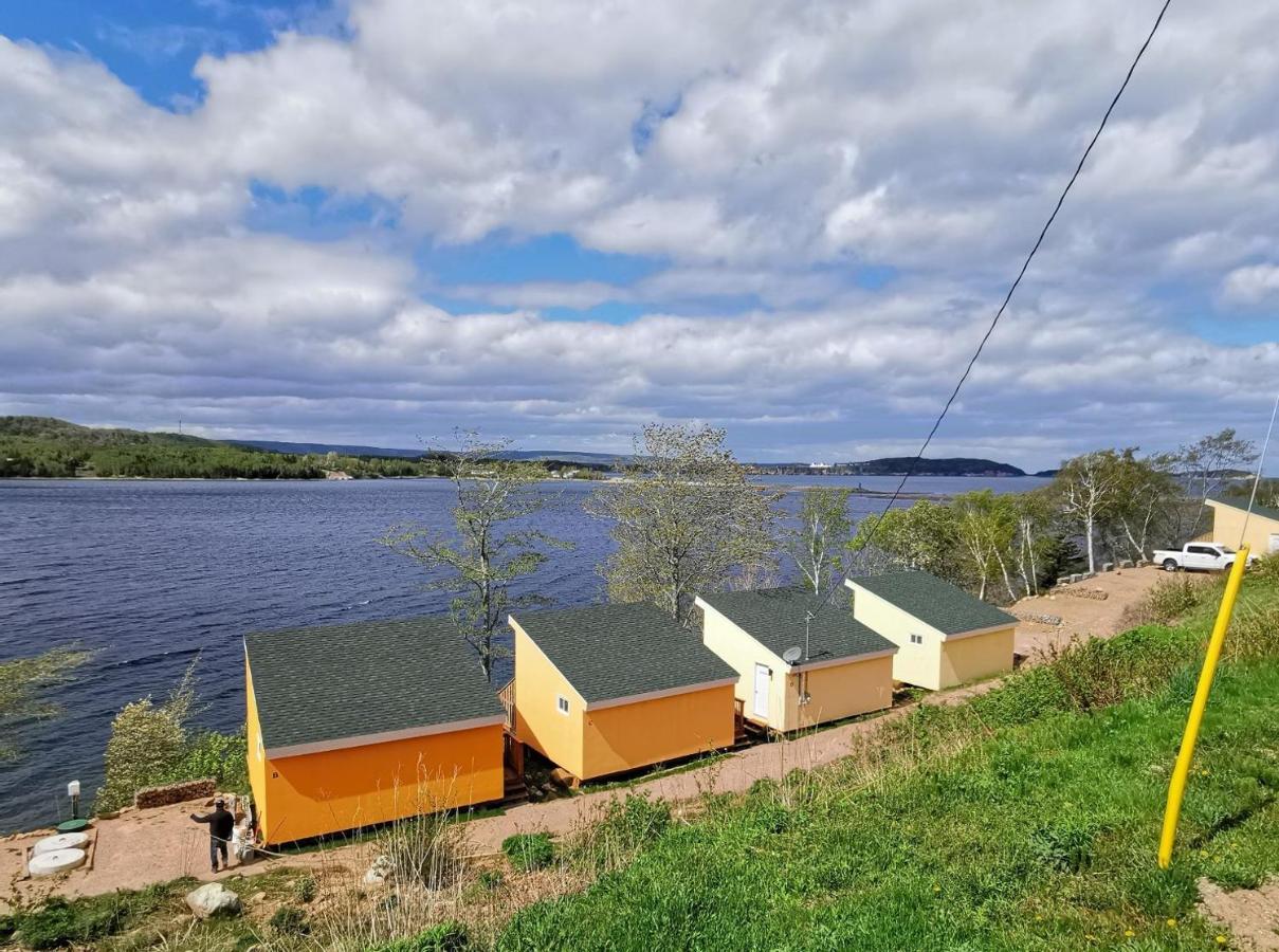 Knotty Pine Cottages, Suites & Motel Rooms Ingonish Eksteriør bilde