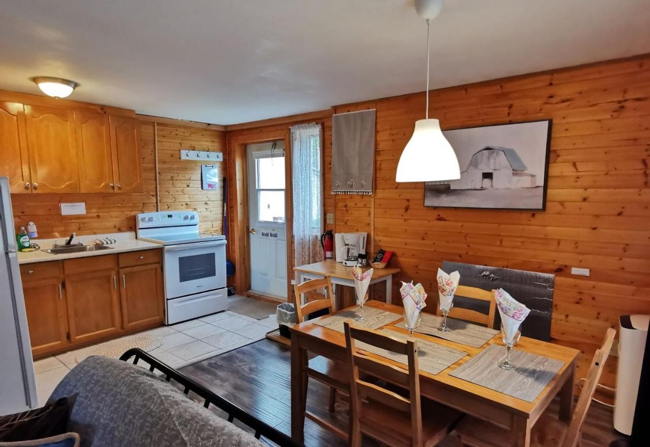 Knotty Pine Cottages, Suites & Motel Rooms Ingonish Eksteriør bilde