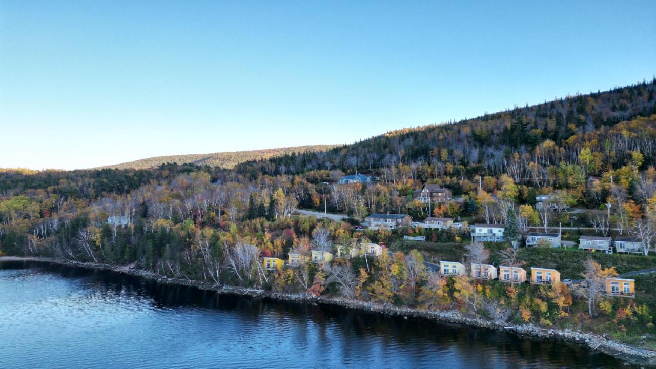 Knotty Pine Cottages, Suites & Motel Rooms Ingonish Eksteriør bilde