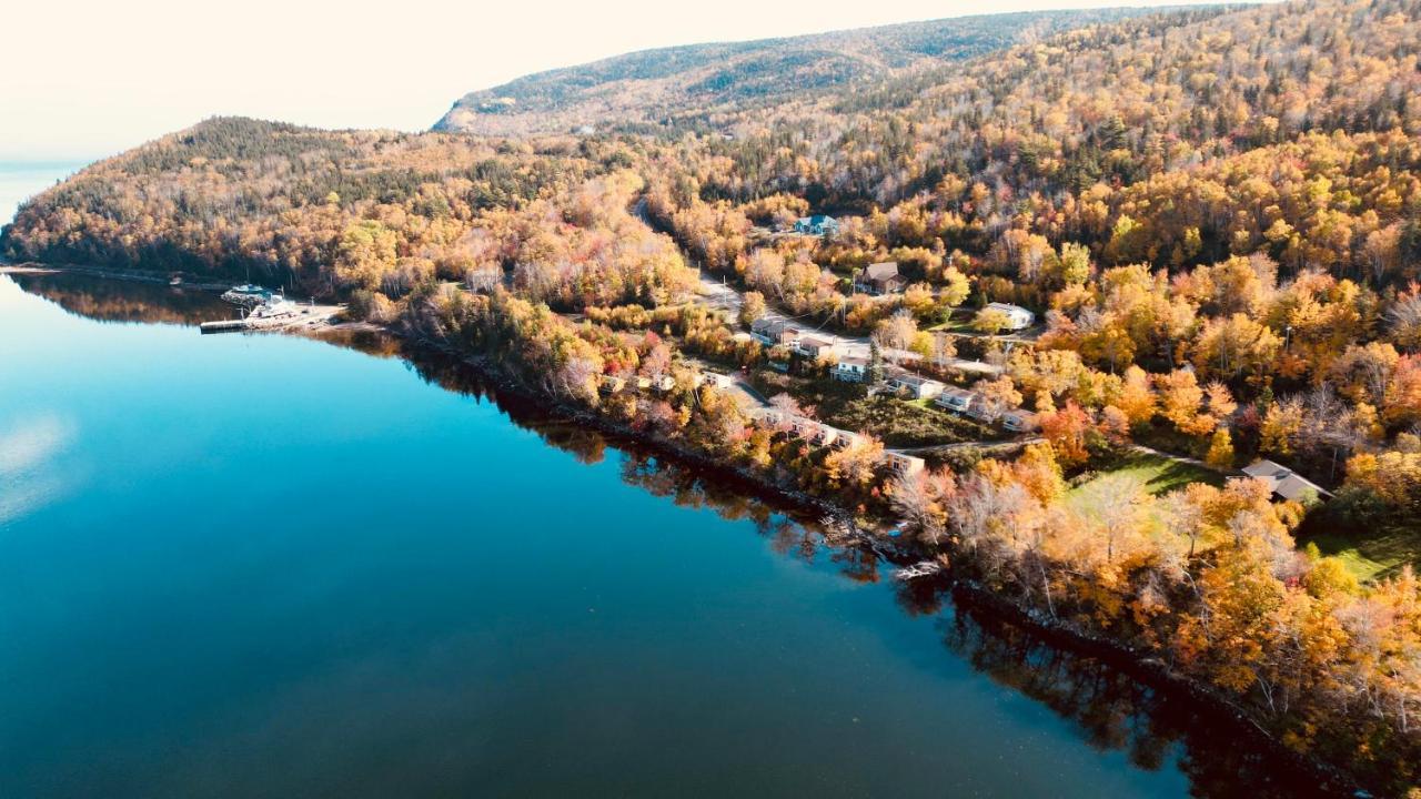 Knotty Pine Cottages, Suites & Motel Rooms Ingonish Eksteriør bilde