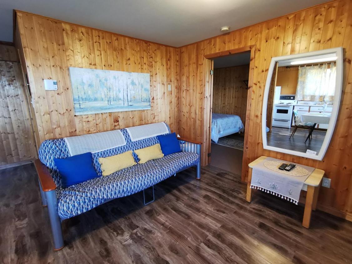 Knotty Pine Cottages, Suites & Motel Rooms Ingonish Eksteriør bilde