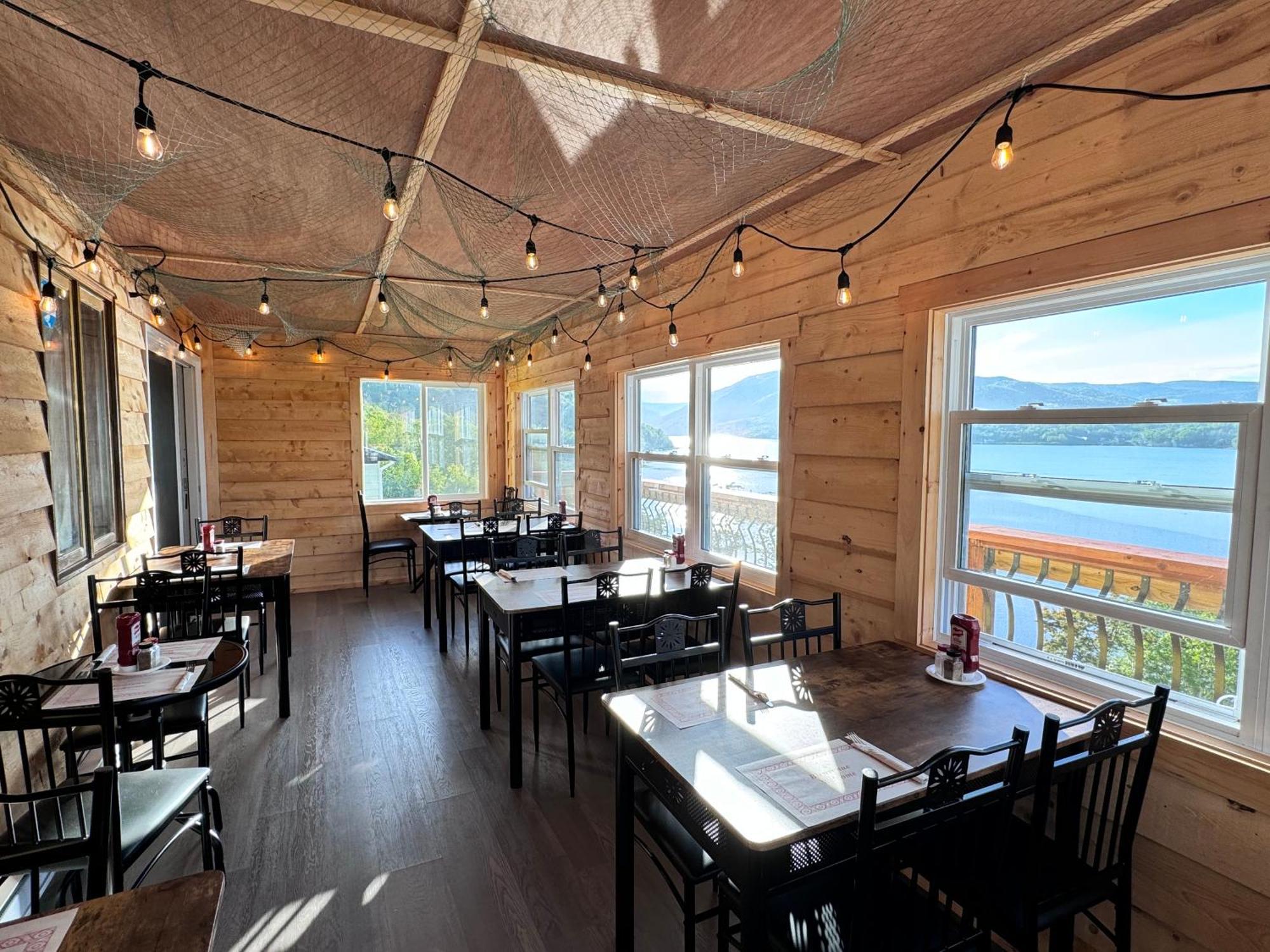 Knotty Pine Cottages, Suites & Motel Rooms Ingonish Eksteriør bilde