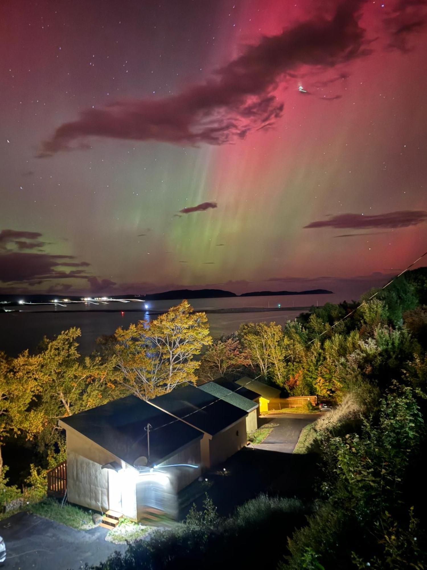 Knotty Pine Cottages, Suites & Motel Rooms Ingonish Eksteriør bilde