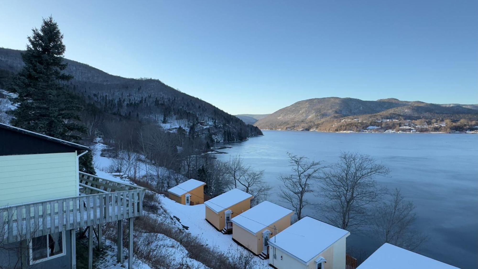 Knotty Pine Cottages, Suites & Motel Rooms Ingonish Eksteriør bilde