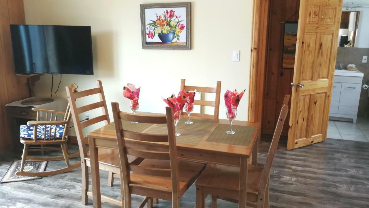 Knotty Pine Cottages, Suites & Motel Rooms Ingonish Eksteriør bilde