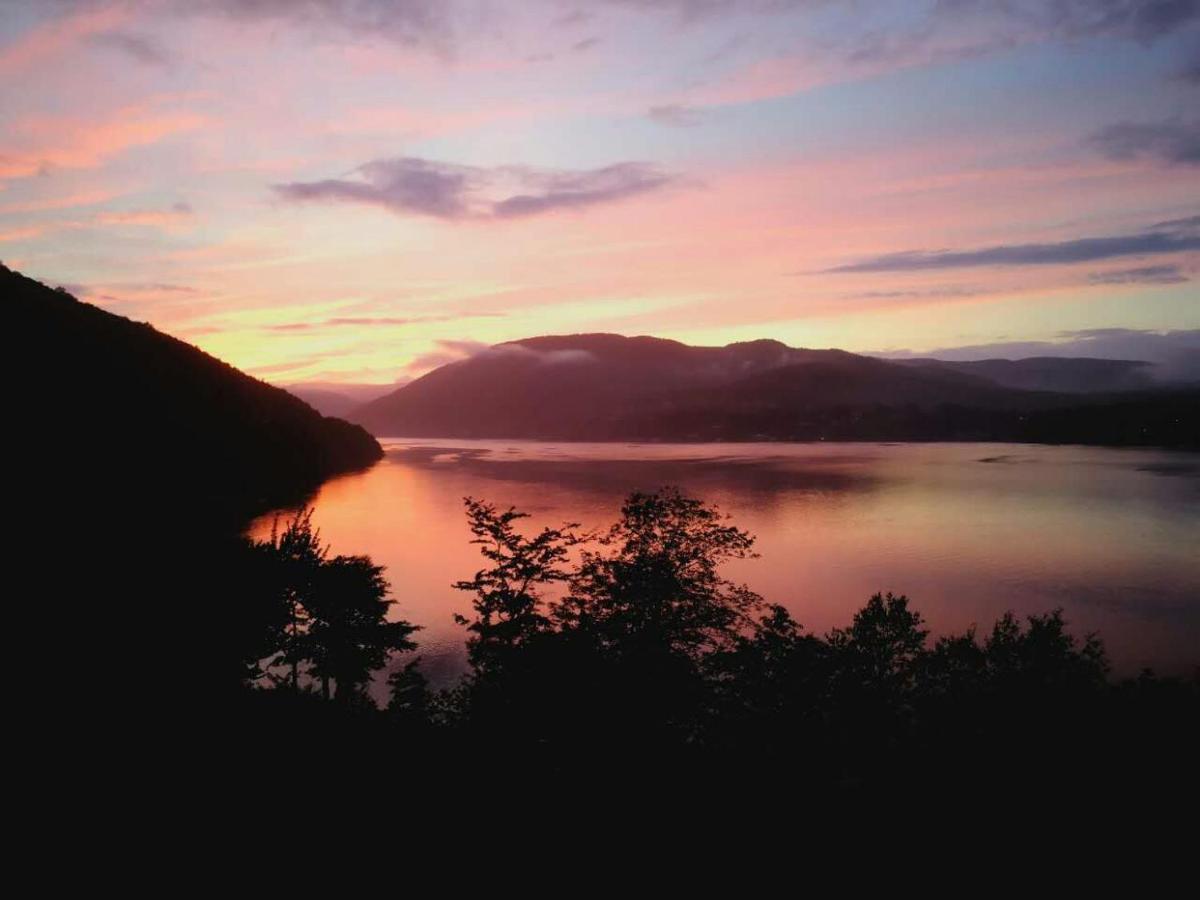 Knotty Pine Cottages, Suites & Motel Rooms Ingonish Eksteriør bilde
