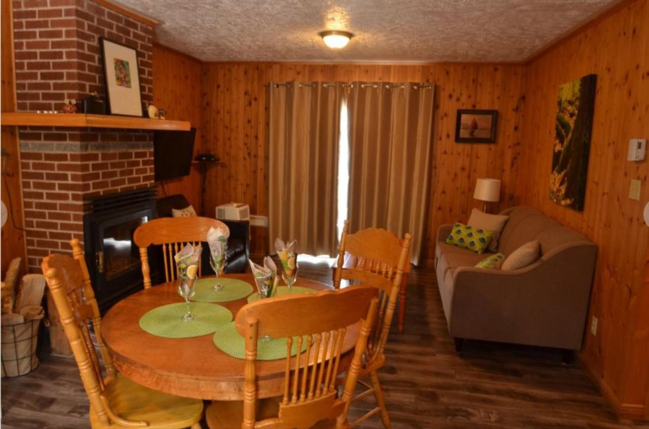 Knotty Pine Cottages, Suites & Motel Rooms Ingonish Eksteriør bilde