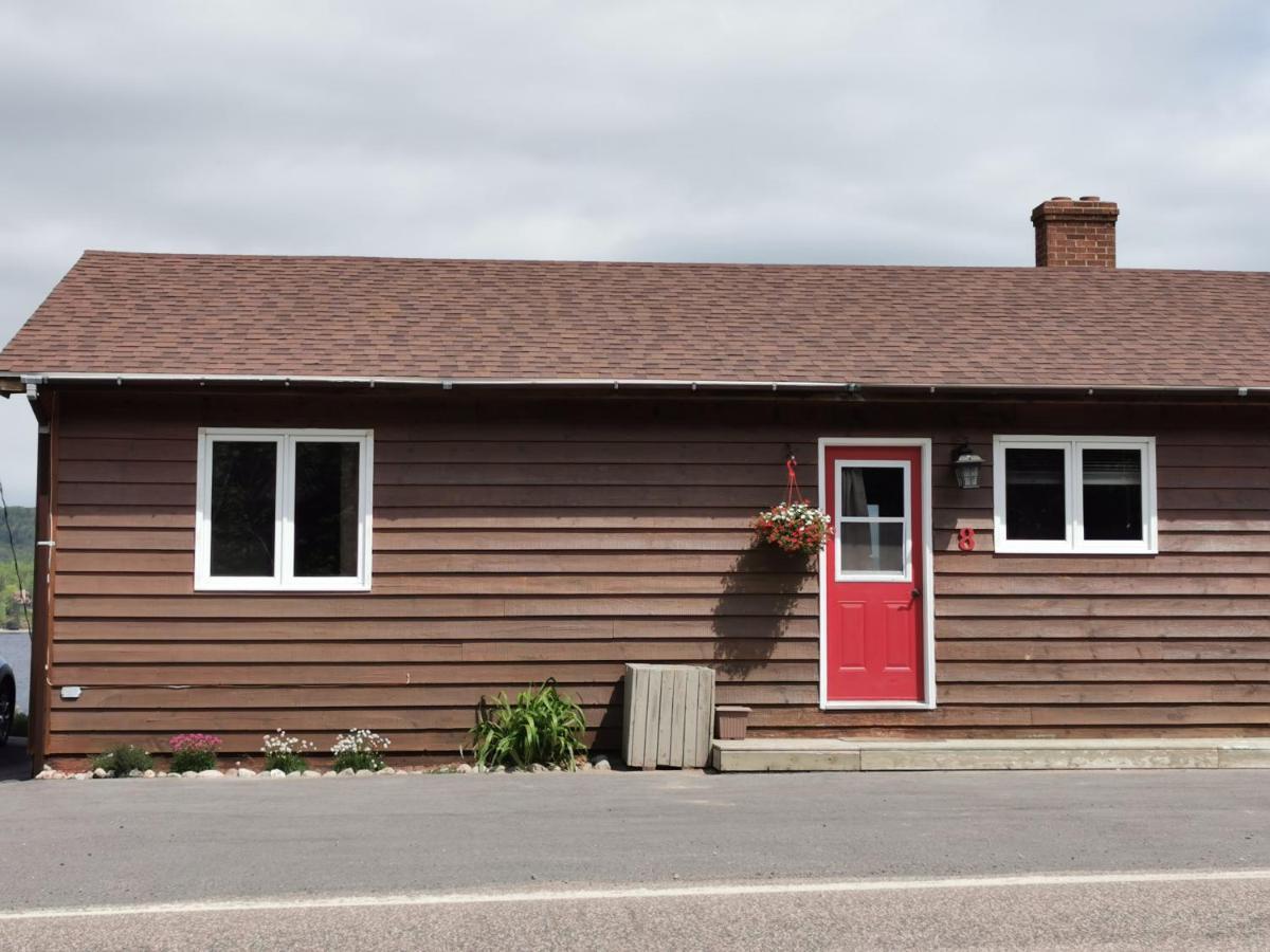 Knotty Pine Cottages, Suites & Motel Rooms Ingonish Eksteriør bilde