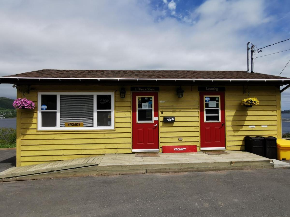 Knotty Pine Cottages, Suites & Motel Rooms Ingonish Eksteriør bilde